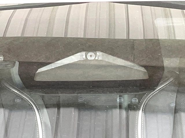 【トヨタセーフティセンス】走行中に前方の車両等を認識し、衝突しそうな時は警報とブレーキで衝突回避と被害軽減をアシスト。より安全にドライブをお楽しみいただけます。