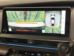 【パノラミックビューモニター】専用のカメラにより、上から見下ろしたような視点で360度クルマの周囲を確認することができます☆死角部分も確認しやすく、狭い場所での切り返しや駐車もスムーズに行えます。