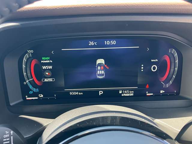 視認性の高いメーターで運転情報を的確に把握できます