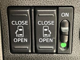 【両側パワースライドドア】スマートキーや運転席のスイッチで後席両側スライドドアの開閉が可能♪電動だから力を入れてドアを開ける必要が無く、小さなお子様でも簡単に開け閉めでき快適です♪