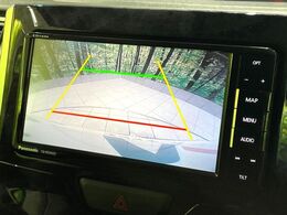 【バックカメラ】駐車時に後方がリアルタイム映像で確認できます。大型商業施設や立体駐車場での駐車時や、夜間のバック時に大活躍！運転スキルに関わらず、今や必須となった装備のひとつです！