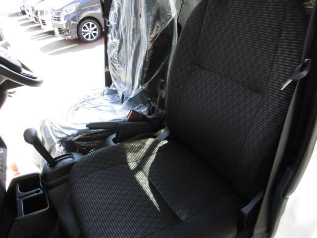 ☆販売スタッフは全員　中古自動車販売士と自動車査定士の資格あります。