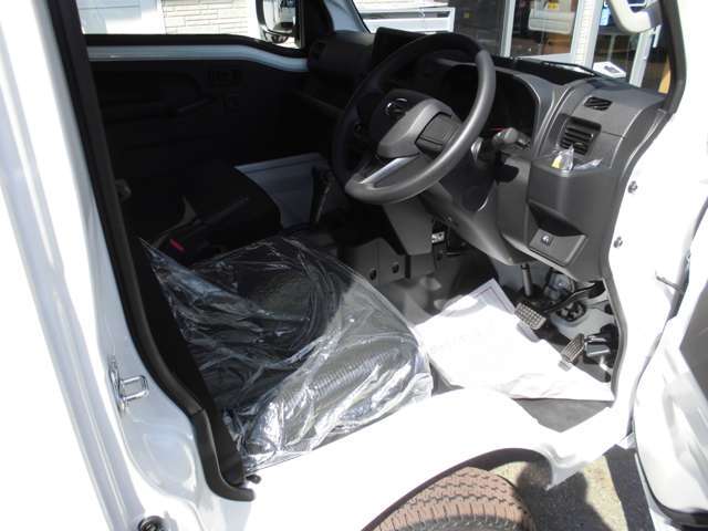 ☆公取協会員の当店は、お客様に分かりやすい《支払総額表示（車両本体価格+諸費用）》を表示しています