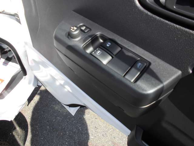 電動格納ミラーでよりコンパクトに！狭い駐車場でも安心です。