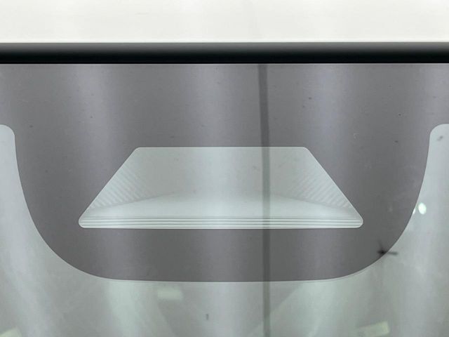 【ホンダセンシング】走行中に前方の車両等を認識し、衝突しそうな時は警報とブレーキで衝突回避と被害軽減をアシスト。より安全にドライブをお楽しみいただけます。