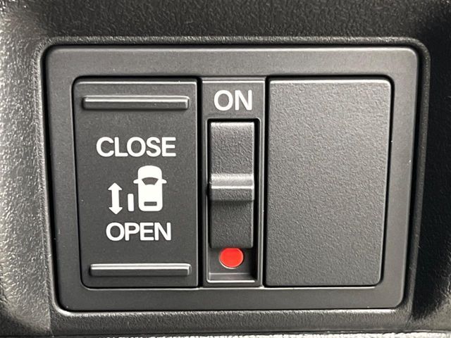 【パワースライドドア】スマートキーや運転席のスイッチでスライドドアの開閉が可能♪電動だから力を入れてドアを開ける必要が無く、小さいお子様でも、重い荷物を持っている時もラクに開け閉めできます♪