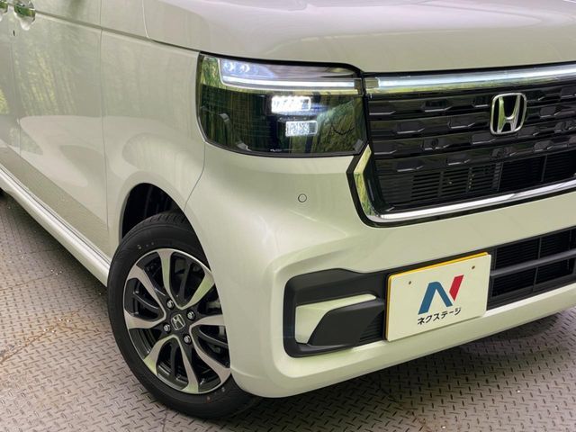【LEDヘッドライト】悪天候や夜間走行時も良好な視界を確保し安心して運転できる高輝度LEDヘッドライトを装備！点灯速度が早く、消費電力も抑えられています。