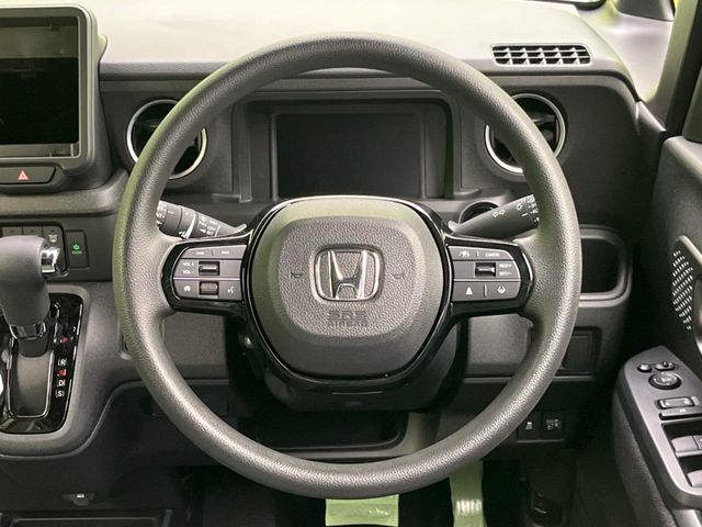 【ステアリングスイッチ】運転中、前方から目線をそらすことなく、オーディオ等の操作が可能な便利機能！安心＆快適なドライブを演出してくれます♪