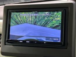 【バックカメラ】駐車時に後方がリアルタイム映像で確認できます。大型商業施設や立体駐車場での駐車時や、夜間のバック時に大活躍！運転スキルに関わらず、今や必須となった装備のひとつです！