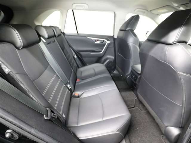 もちろん後席もきれいにリフレッシュ済み☆徹底洗浄、消臭・除菌も実施済みです。是非ご覧になってください♪