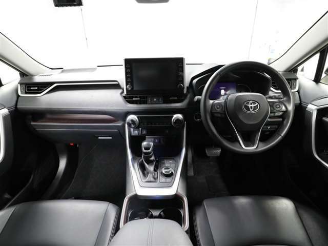 SUVならではの見晴らしの良い前方視界で快適なドライブをお楽しみいただけます！