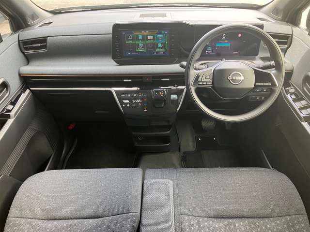 前席内装の全体像です。是非実車をご覧にお越し下さい。
