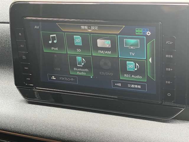 様々なオーディオソースがございます。運転中に好きな音楽を聴くことが可能です。