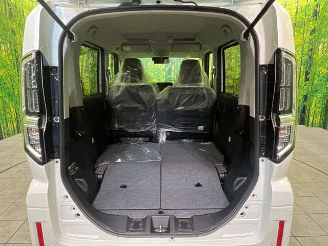 普段のお買い物や通勤、送迎等に十分な荷室スペースを確保しております。セカンドシートを倒すと、大きな荷物の積載も可能です♪
