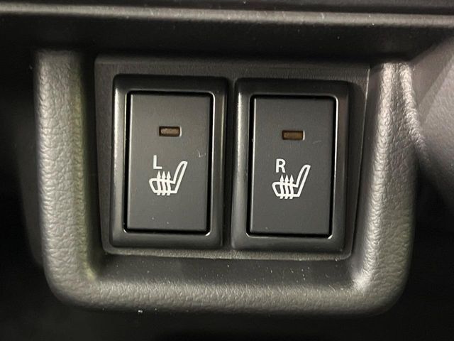 【シートヒーター】寒い日に重宝するシートヒーター！エアコンより早く温まってくれるので寒がりの人も安心ですね♪エアコンの温風は乾燥するから苦手、という方にもをおすすめです。