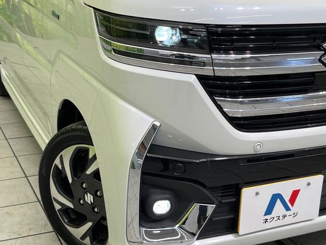 【LEDヘッドライト】悪天候や夜間走行時も良好な視界を確保し安心して運転できる高輝度LEDヘッドライトを装備！点灯速度が早く、消費電力も抑えられています。