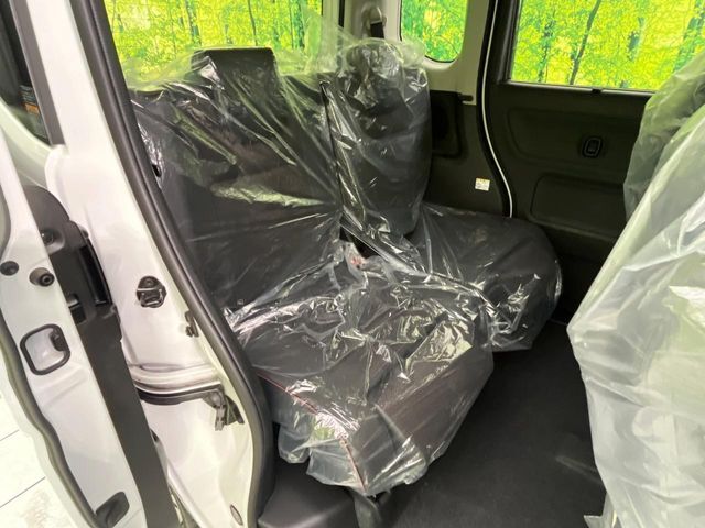高品質なオリジナルフロアマットもオプションにてご用意しております。お好きなデザインやカラーをお車に合わせて選んでいただくことができます♪