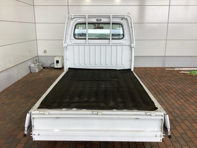 三方開なので荷物の載せ降ろしもラクラクです。