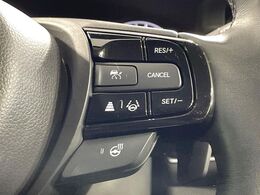 【アダプティブクルーズコントロール】高速道路での長距離走行が楽に！！自動で速度を保つクルーズコントロールが、衝突軽減システムと連携し、前方の車両を感知して車間を保つように速度調節してくれます！！