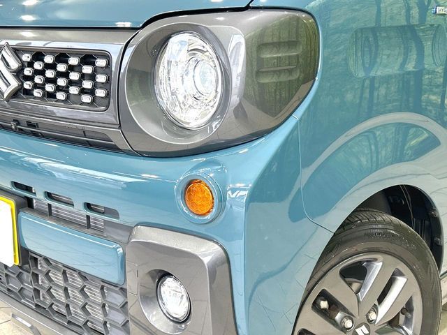 【LEDヘッドライト】悪天候や夜間走行時も良好な視界を確保し安心して運転できる高輝度LEDヘッドライトを装備！点灯速度が早く、消費電力も抑えられています。