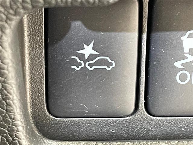 【エマージェンシーブレーキ】前方の状況をチェックし、車両や歩行者との衝突を回避したり、衝突による被害を低減するための技術です！
