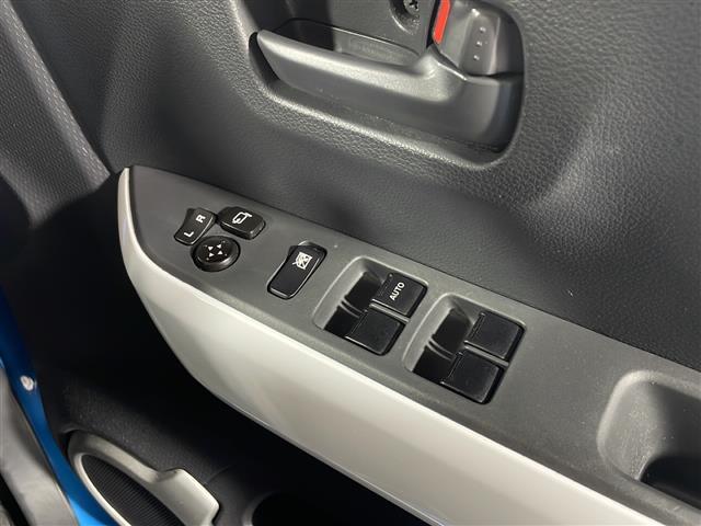 【パワーウインドウ】運転席のスイッチで、各席の窓ガラスの開閉ができます！あると便利ですよね！