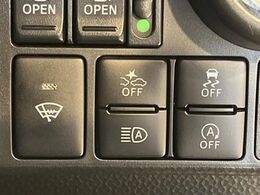 【スマートアシスト】走行中に前方の車両等を認識し、衝突しそうな時は警報とブレーキで衝突回避と被害軽減をアシスト。より安全にドライブをお楽しみいただけます。