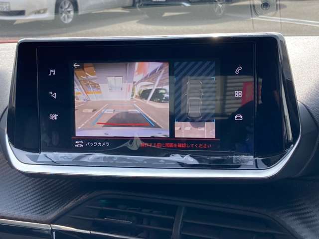 バックカメラ装備です。後ろの映像を見ながら楽々駐車が可能です！
