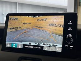 【バックカメラ】駐車時に後方がリアルタイム映像で確認できます。大型商業施設や立体駐車場での駐車時や、夜間のバック時に大活躍！運転スキルに関わらず、今や必須となった装備のひとつです！