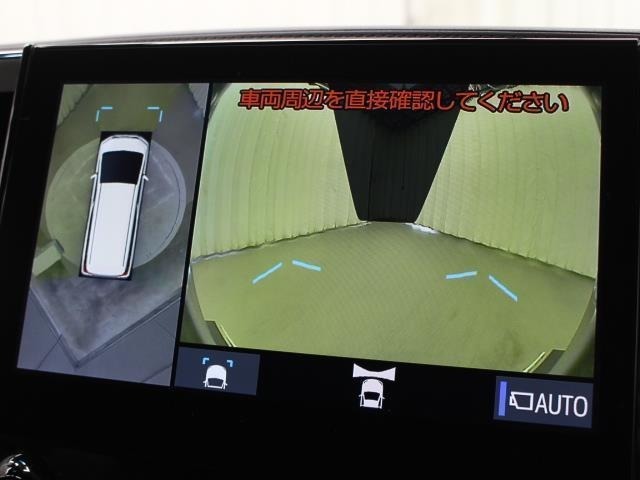 車両を上から見たような映像を表示するパノラミックビューモニター(シースルービュー機能付)。運転席からの目視だけでは見にくい、車両周辺の状況をリアルタイムでしっかり確認できます。