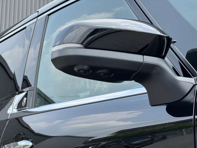 【パノラミックビューモニター】360度カメラも装着されております！車内のスイッチで切り替え可能です！リバース時には、自動でバックカメラと併用で映し出されますので、全周囲を確認しながら後退可能です！！！