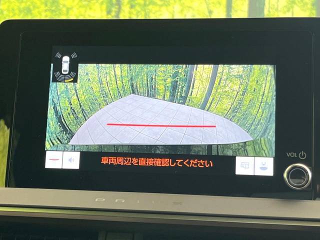 【バックカメラ】駐車時に後方がリアルタイム映像で確認できます。大型商業施設や立体駐車場での駐車時や、夜間のバック時に大活躍！運転スキルに関わらず、今や必須となった装備のひとつです！