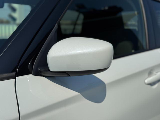 狭い駐車場でも安心。スイッチ操作だけでドアミラーの格納展開が可能。電動格納式リモコンドアミラー！