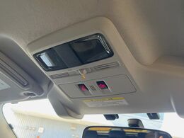 【アイサイトVer3】前方の車両等を検知し、衝突しそうな時は警報で注意を促し、ブレーキを踏む力をサポート。ブレーキを踏めなかった場合は衝突被害軽減ブレーキが作動、衝突回避をサポートします。