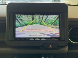 【バックカメラ】駐車時に後方がリアルタイム映像で確認できます。大型商業施設や立体駐車場での駐車時や、夜間のバック時に大活躍！運転スキルに関わらず、今や必須となった装備のひとつです！