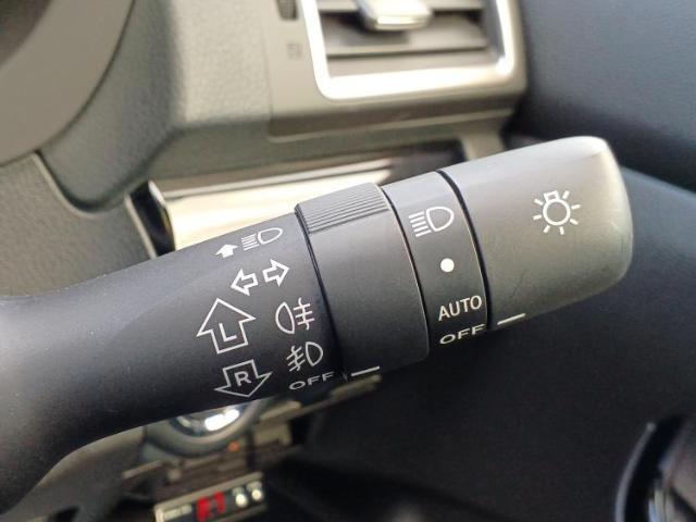 WECARSの展示場では実際に見て、触ってお車をお選びいただけます！知識の豊富な営業スタッフが様々なカーライフをご提案いたします！