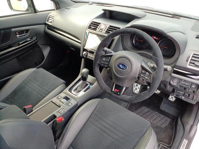 「この車の写真をもっと見たい」「状態が気になる」「この装備はついている？」どんな小さな疑問でもお気軽にお問い合わせください！