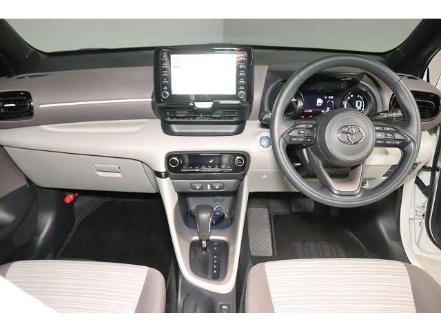 視認性の良いインパネ周り。スイッチなどの操作もしやすい配置になっております。