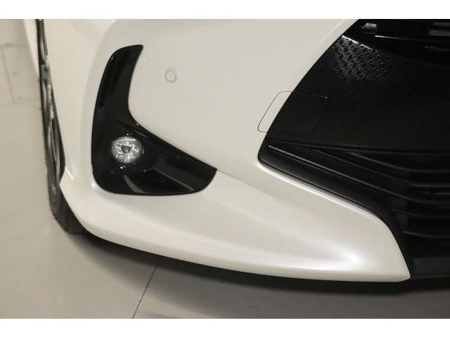 フォグランプ。　悪天候時などにヘッドライト灯りを補助します。