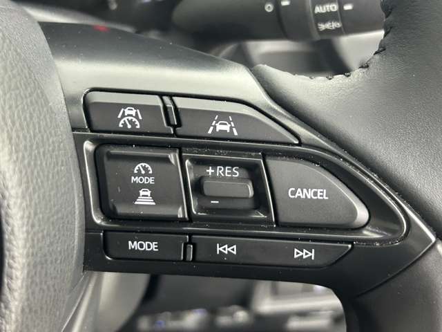 【　アダプティブクルーズコントロール　】設定した車速内で自動で加減速♪先行車との車間距離を適切に維持した追従走行が可能です♪