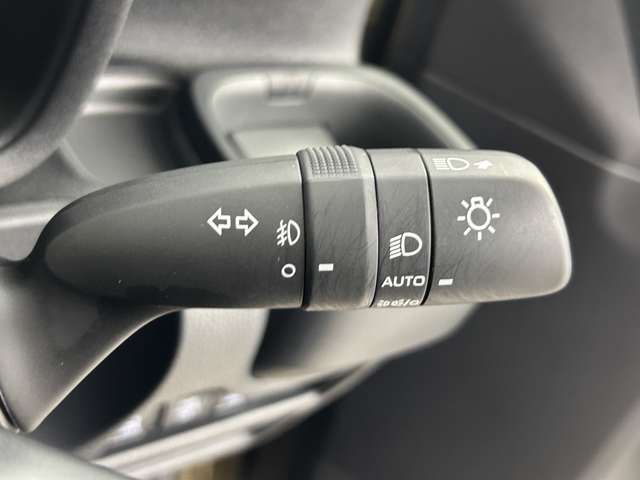【　オートライト　】オートライトなのでライトの点け忘れを気にすることなく運転が出来ます♪
