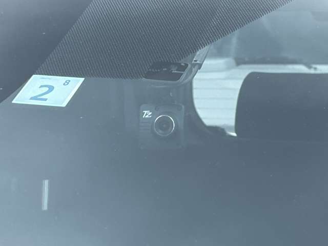 【　ドライブレコーダー　】運転中の記録を残します。事故などを起こした起こされた時の証拠を残します。