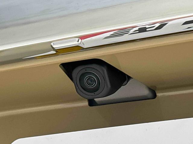 ナビゲーション等を装着した場合にバックするとき後方の安全確認ができるバックカメラが付いてます