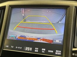 【バックカメラ】駐車時に後方がリアルタイム映像で確認できます。大型商業施設や立体駐車場での駐車時や、夜間のバック時に大活躍！運転スキルに関わらず、今や必須となった装備のひとつです！