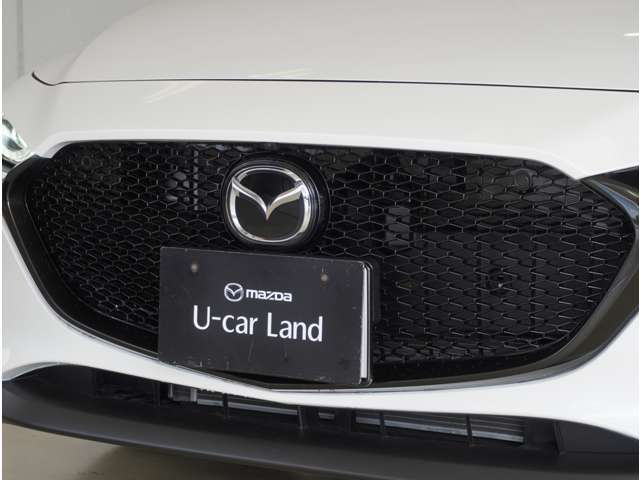 【フロントレーダーセンサー】フロントレーダーセンサーから送信される電波が前方車や障害物に反射し、もどってきた電波を検知することで制御しています。