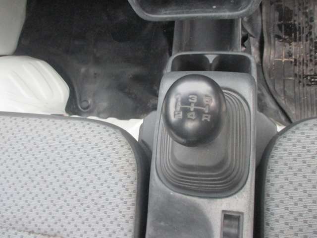 ☆5MT車です☆ワンオーナー車☆ユーザー様買取車両です☆エアコン、暖房もよくききます☆タイヤも4本新品サービス車です☆フリーダイヤルもありますので、お問い合わせお待ちしております☆