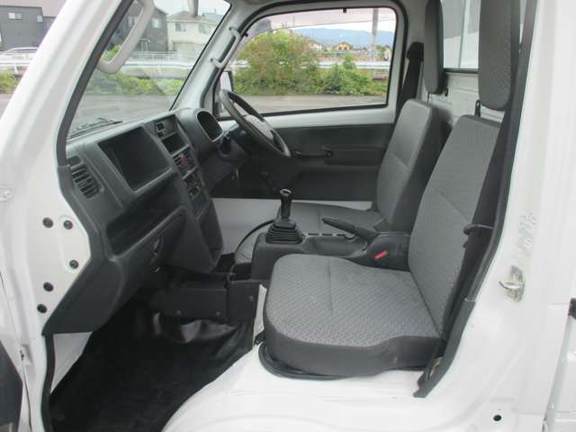 広々とした特等席です♪シートのへたりなども少なくキレイな状態かと思います！