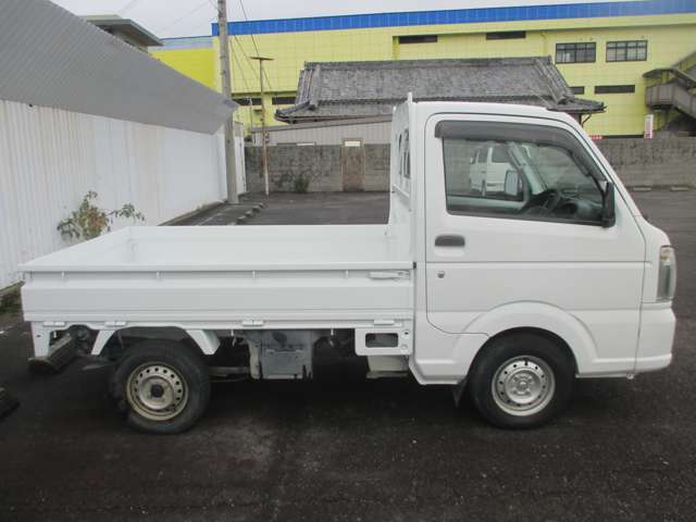 ☆人気のキャリートラック☆KCパワステ☆エアコン☆3方開☆5MT車☆走行40000km台☆AMFMラジオ☆タイヤ4本新品サービス車☆サイドバイザー付き☆ご入庫致しました☆