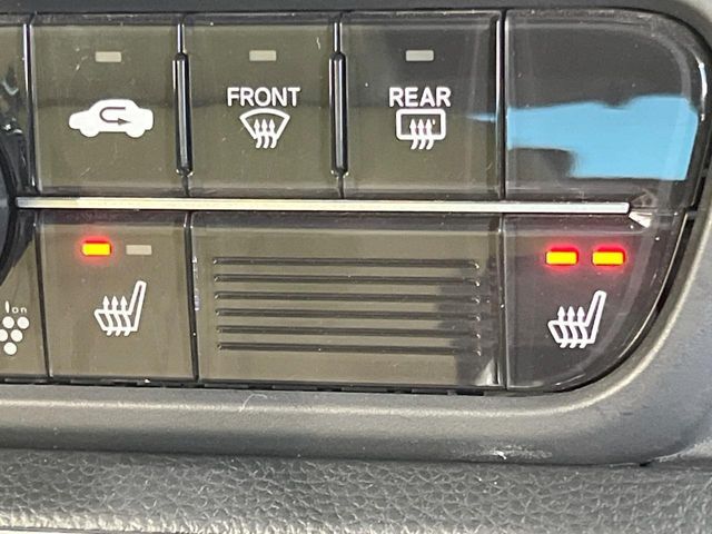 【シートヒーター】寒い日に重宝するシートヒーター！エアコンより早く温まってくれるので寒がりの人も安心ですね♪エアコンの温風は乾燥するから苦手、という方にもをおすすめです。