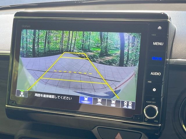 【バックカメラ】駐車時に後方がリアルタイム映像で確認できます。大型商業施設や立体駐車場での駐車時や、夜間のバック時に大活躍！運転スキルに関わらず、今や必須となった装備のひとつです！